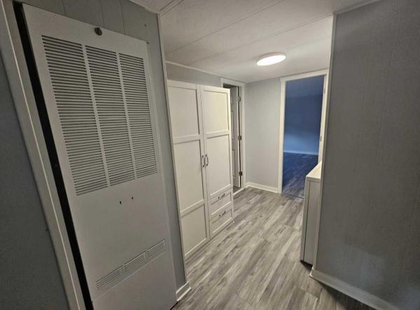1982 Bonnavilla Manufactured Home