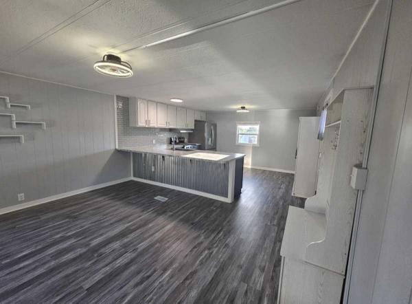 1982 Bonnavilla Manufactured Home