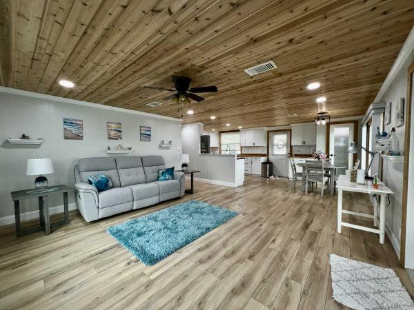 1981 SHER FLMHS CC 2BD/2BA Manufactured Home