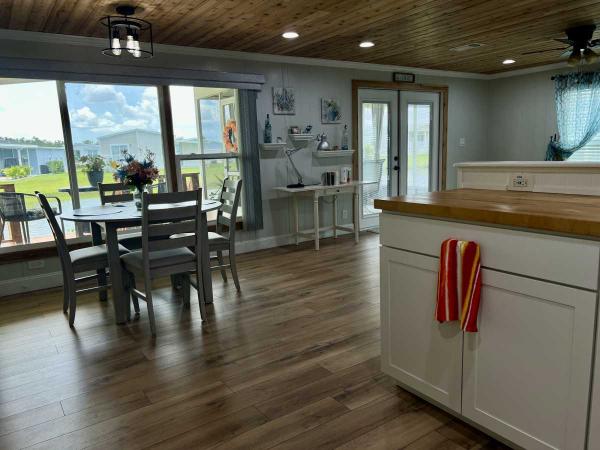 1981 SHER FLMHS CC 2BD/2BA Manufactured Home