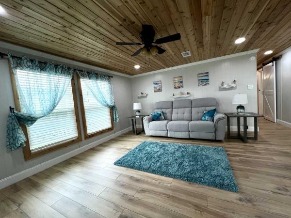 1981 SHER FLMHS CC 2BD/2BA Manufactured Home