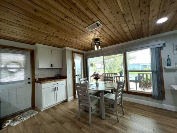 1981 SHER FLMHS CC 2BD/2BA Manufactured Home