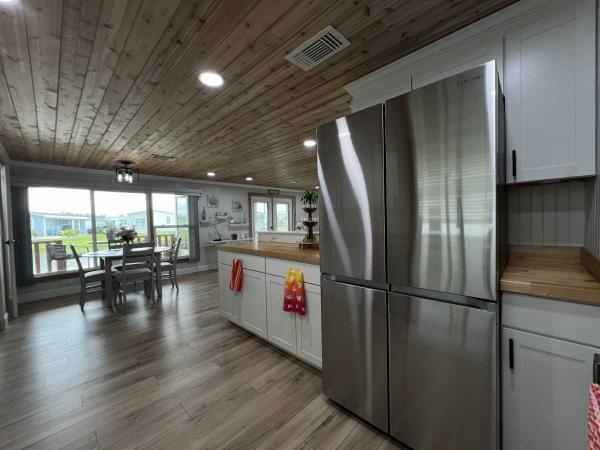 1981 SHER FLMHS CC 2BD/2BA Manufactured Home