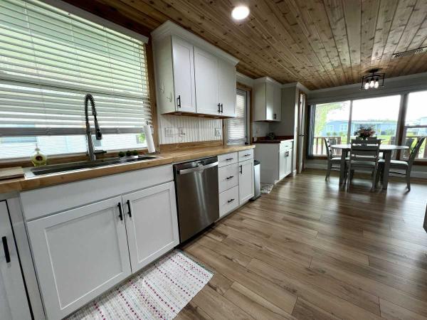 1981 SHER FLMHS CC 2BD/2BA Manufactured Home