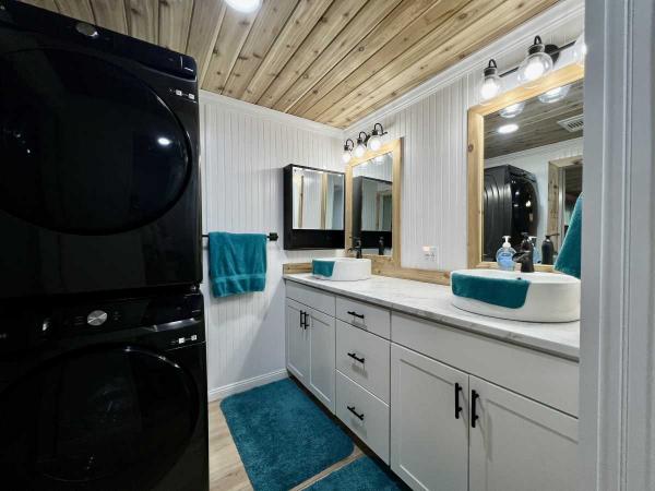 1981 SHER FLMHS CC 2BD/2BA Manufactured Home