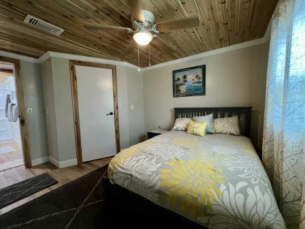 1981 SHER FLMHS CC 2BD/2BA Manufactured Home