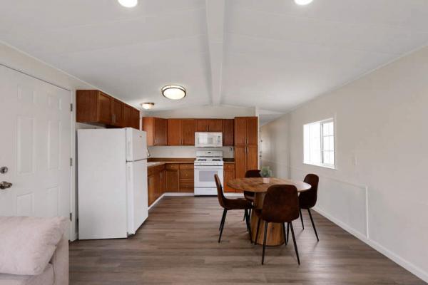 1990 American Manufactured Home