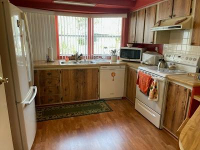 Photo 5 of 12 of home located at 1540 Lake Drive Grand Island, FL 32735