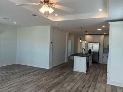 Photo 4 of 20 of home located at 41094 Roselle Loop Zephyrhills, FL 33540