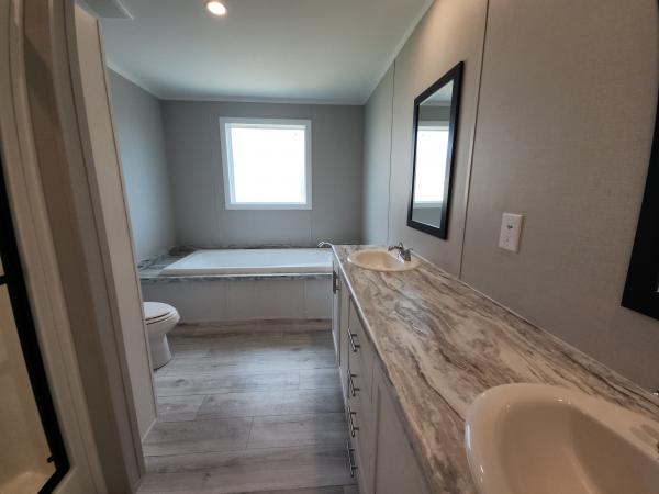 2025 champion NM2860L-2860H42276 Mobile Home