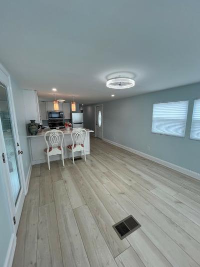 Photo 4 of 13 of home located at 3182 Saralake Circle Sarasota, FL 34239