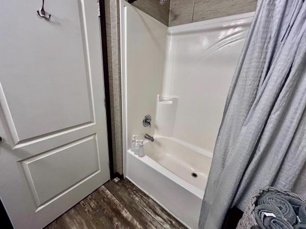 2019 CMH MANUFACTURING WEST 96PLH16763JH19 Mobile Home