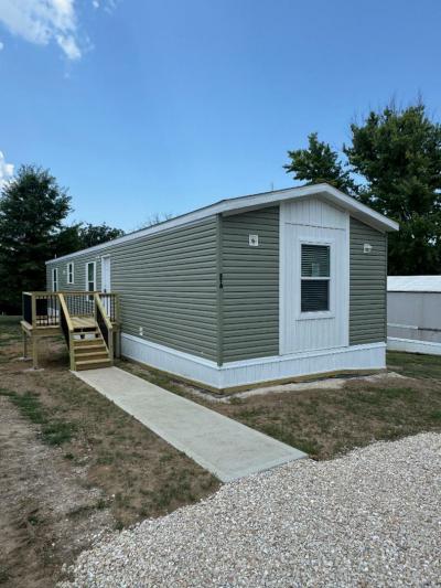 Mobile Home at 32 Fox Haven Drive Truesdale, MO 63380