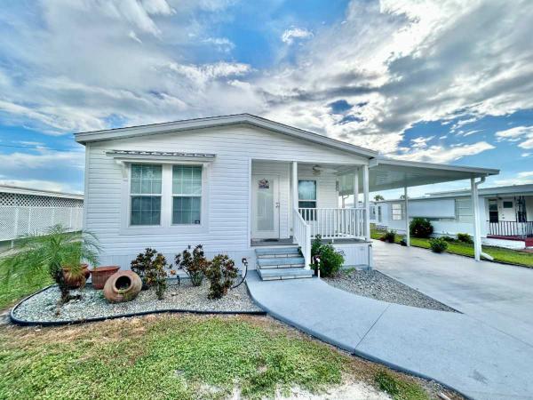 Photo 1 of 2 of home located at 1029 W Virginia Drive Sebring, FL 33875