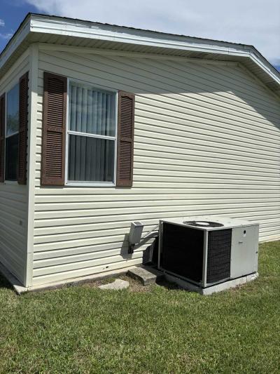 Photo 4 of 35 of home located at 3223 Bending Oak Dr Plant City, FL 33565