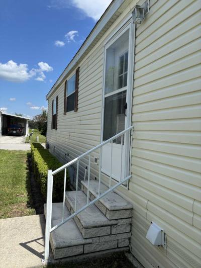 Photo 5 of 35 of home located at 3223 Bending Oak Dr Plant City, FL 33565