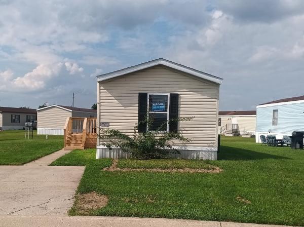 2000 Holly Park mobile Home