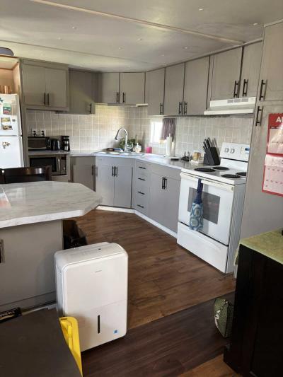 Photo 10 of 18 of home located at 574 Falcon Blvd Lakeland, FL 33815