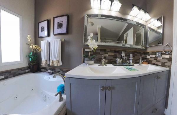 2000 Skyline Oak Manor Manufactured Home