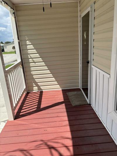 Photo 4 of 37 of home located at 3244 Bending Oaks Dr Plant City, FL 33565