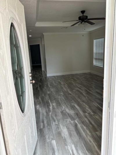 Photo 5 of 37 of home located at 3244 Bending Oaks Dr Plant City, FL 33565