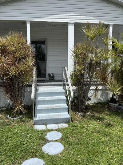 Photo 2 of 13 of home located at 3110 SW 51 Ave Davie, FL 33314