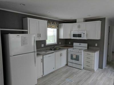 Photo 4 of 18 of home located at 412 Sandgate Drive New Windsor, NY 12553