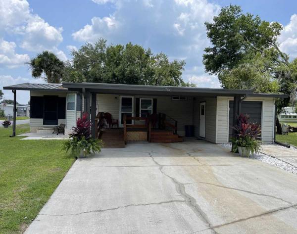 Photo 1 of 2 of home located at 700 Putter Court Plant City, FL 33565
