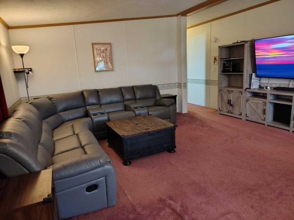 1999 Pine Grove Rosewood Mobile Home