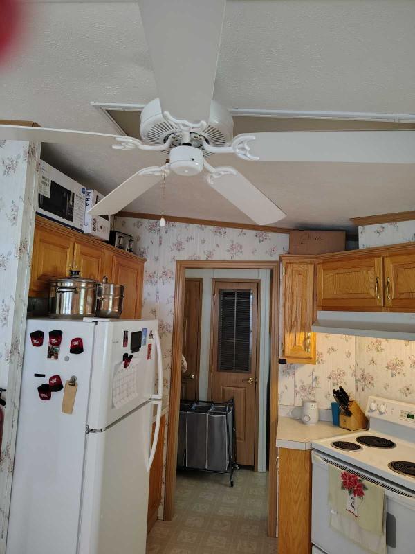 1999 Pine Grove Rosewood Mobile Home
