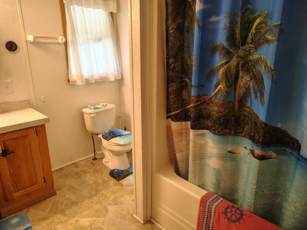 1999 Pine Grove Rosewood Mobile Home