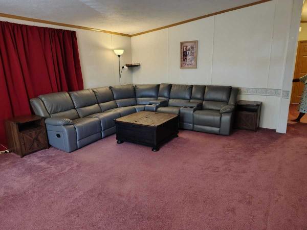 1999 Pine Grove Rosewood Mobile Home
