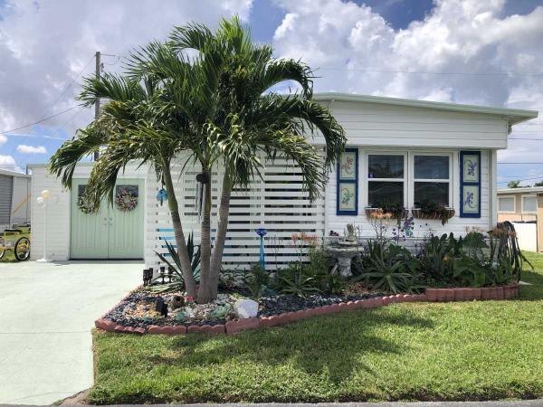 Photo 1 of 2 of home located at 712 52nd Avenue West Bradenton, FL 34207