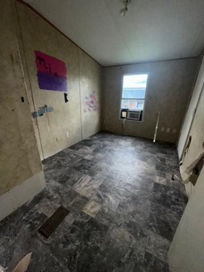 Photo 4 of 12 of home located at 3219 E Plantation Dr La Porte, TX 77571