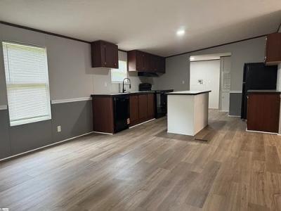 Photo 4 of 21 of home located at 206 Eva Pl Easley, SC 29640