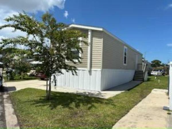 2021 Nobility 48H2H(1)SS Manufactured Home