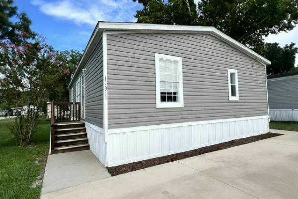 Photo 1 of 2 of home located at 1701 Daffodil Ave Apopka, FL 32712