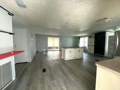 Photo 5 of 20 of home located at 140 Hibiscus Drive Leesburg, FL 34788