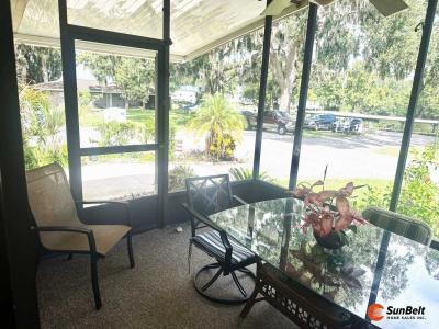 Photo 5 of 18 of home located at 14 Lakeview Drive Astatula, FL 34705