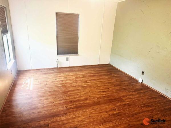 1984 BARR Manufactured Home