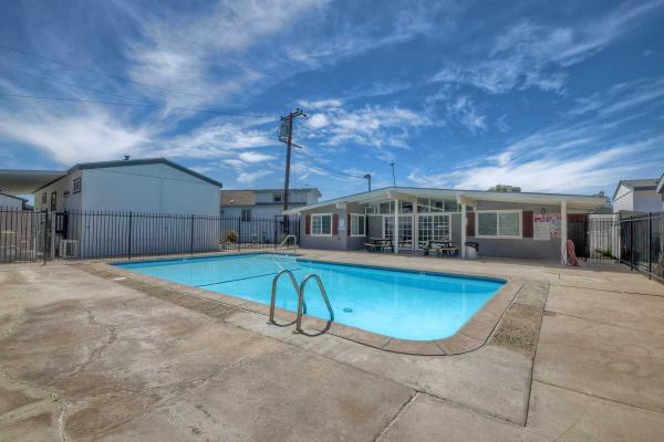 2000 Hallmark Charleston Manufactured Home