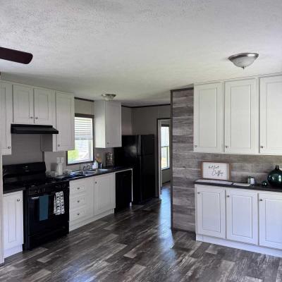 Photo 3 of 10 of home located at 208 Oxford Circle Hampton, GA 30228