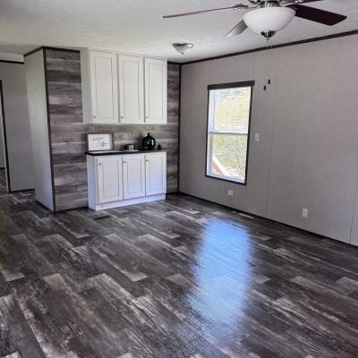 Photo 4 of 10 of home located at 208 Oxford Circle Hampton, GA 30228