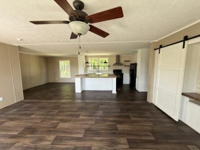 Photo 4 of 13 of home located at 201 Primrose St Russell Springs, KY 42642