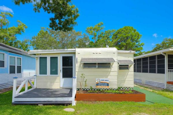 1980 LONG Mobile Home
