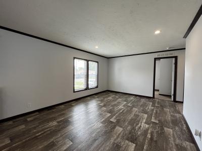 Photo 4 of 12 of home located at 4653 Bromley Ct Sterling Heights, MI 48310