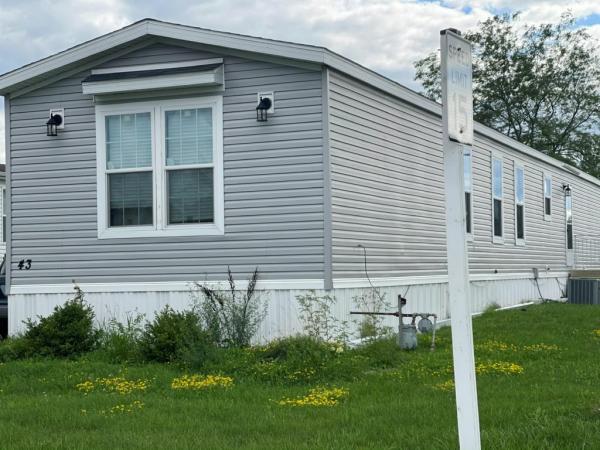 Photo 1 of 2 of home located at 43 Swan Lane Beecher, IL 60401