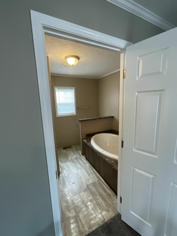 2018 Clayton Homes Inc Yes Mobile Home