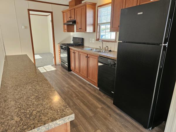 2014 Champion Homes - 1670202RA Mobile Home