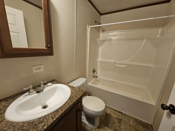 2014 Champion Homes - 1670202RA Mobile Home